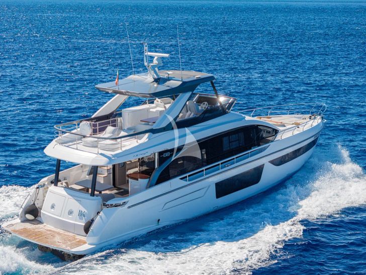 SBK Azimut 68 Fly - cruising aft shot SBK Azimut 68 Fly - cruising aft shot