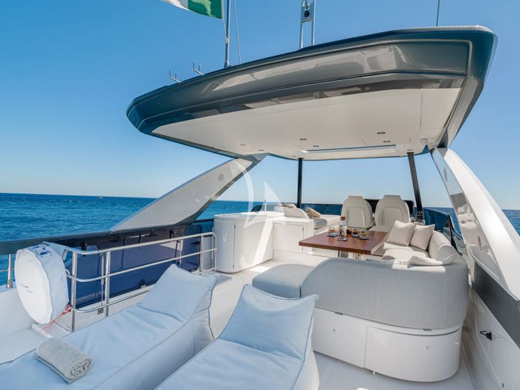 SBK Azimut 68 Fly - flybridge lounge and dining SBK Azimut 68 Fly - flybridge lounge and dining