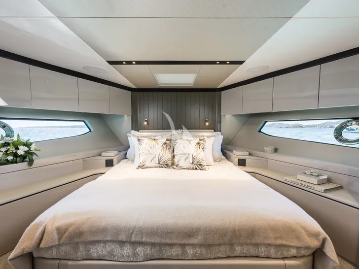 SWEET CAROLINA Sunseeker Manhattan 68 - VIP cabin SWEET CAROLINA Sunseeker Manhattan 68 - VIP cabin