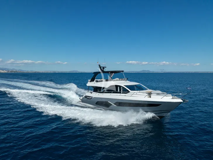 SWEET CAROLINA Sunseeker Manhattan 68 - cruising SWEET CAROLINA Sunseeker Manhattan 68 - cruising