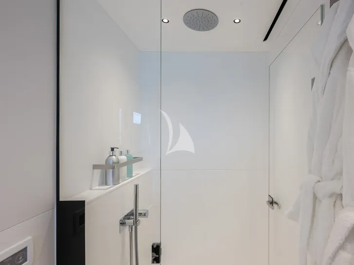 SWEET CAROLINA Sunseeker Manhattan 68 - master cabin bathroom shower SWEET CAROLINA Sunseeker Manhattan 68 - master cabin bathroom shower
