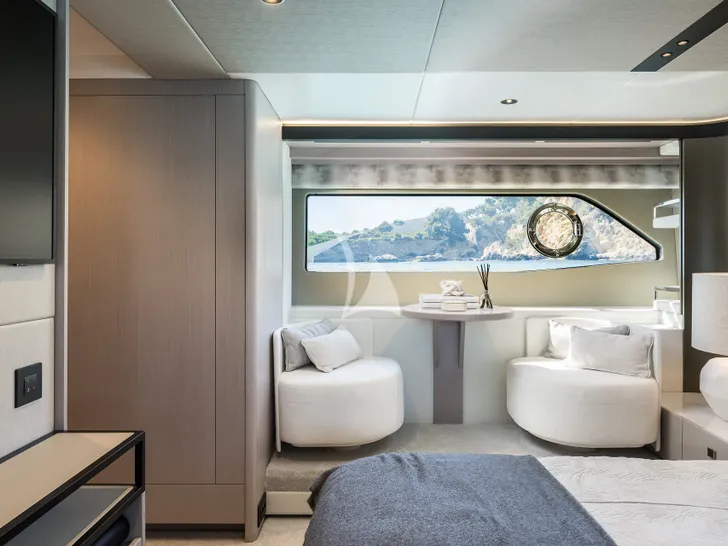 SWEET CAROLINA Sunseeker Manhattan 68 - master cabin lounge SWEET CAROLINA Sunseeker Manhattan 68 - master cabin lounge