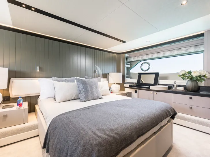 SWEET CAROLINA Sunseeker Manhattan 68 - master cabin SWEET CAROLINA Sunseeker Manhattan 68 - master cabin