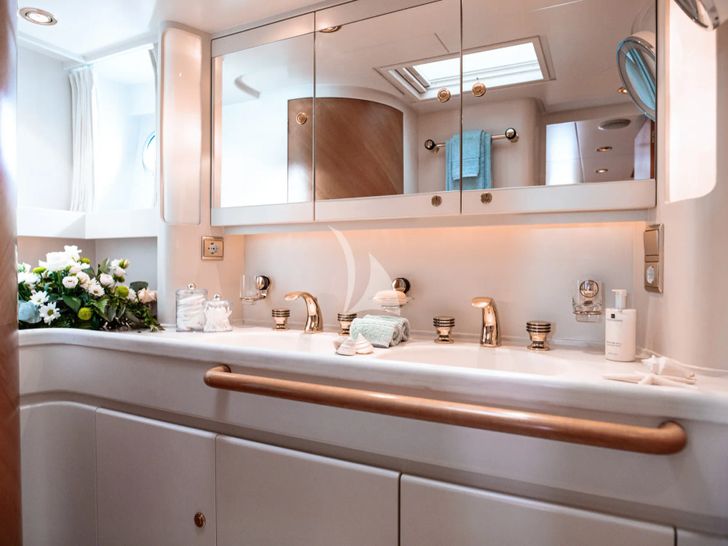 SCARENA Jongert 2900M cabin bathroom SCARENA Jongert 2900M cabin bathroom