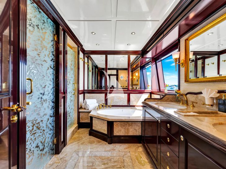 SWEET CAROLINE II Trinity 165 - master cabin bathroom SWEET CAROLINE II Trinity 165 - master cabin bathroom