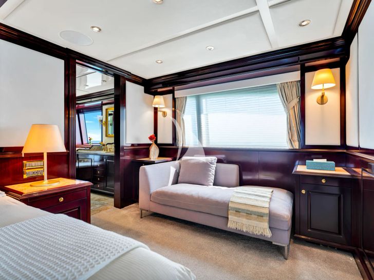 SWEET CAROLINE II Trinity 165 - master cabin seating SWEET CAROLINE II Trinity 165 - master cabin seating
