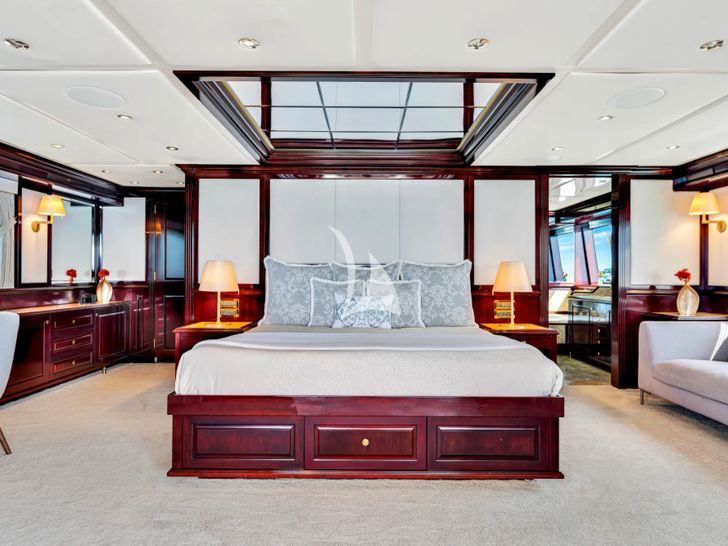 SWEET CAROLINE II Trinity 165 - master cabin SWEET CAROLINE II Trinity 165 - master cabin