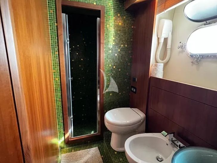 SCORPIO Tecnomar Velvet 90 - master cabin toilet SCORPIO Tecnomar Velvet 90 - master cabin toilet