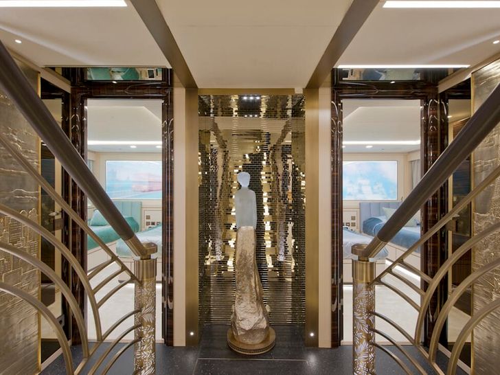 SCORPION Sanlorenzo 46m lower deck lobby glass statue SCORPION Sanlorenzo 46m lower deck lobby glass statue