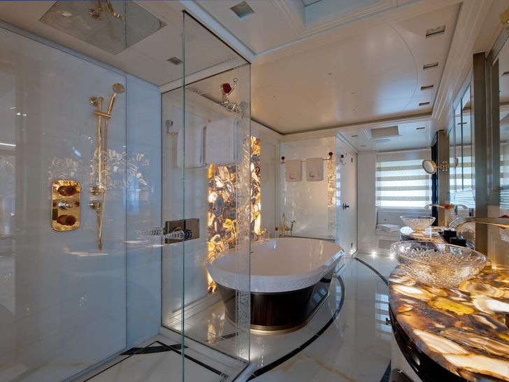 SCORPION Sanlorenzo 46m master bathroom