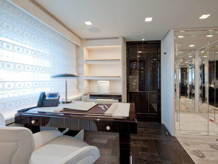 SCORPION Sanlorenzo 46m master office SCORPION Sanlorenzo 46m master office