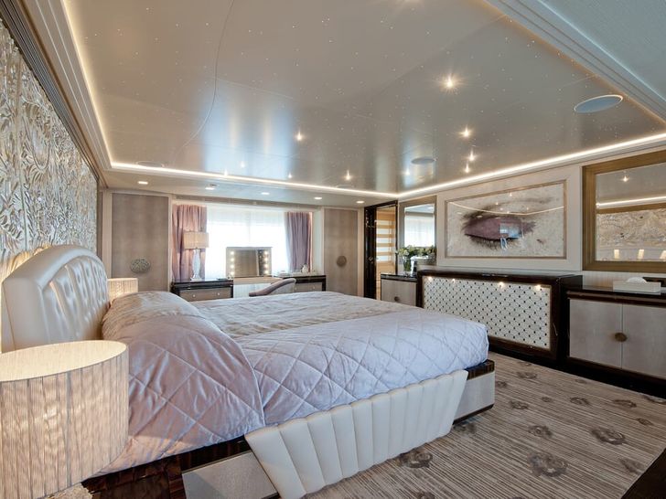 SCORPION Sanlorenzo 46m master suite looking forward