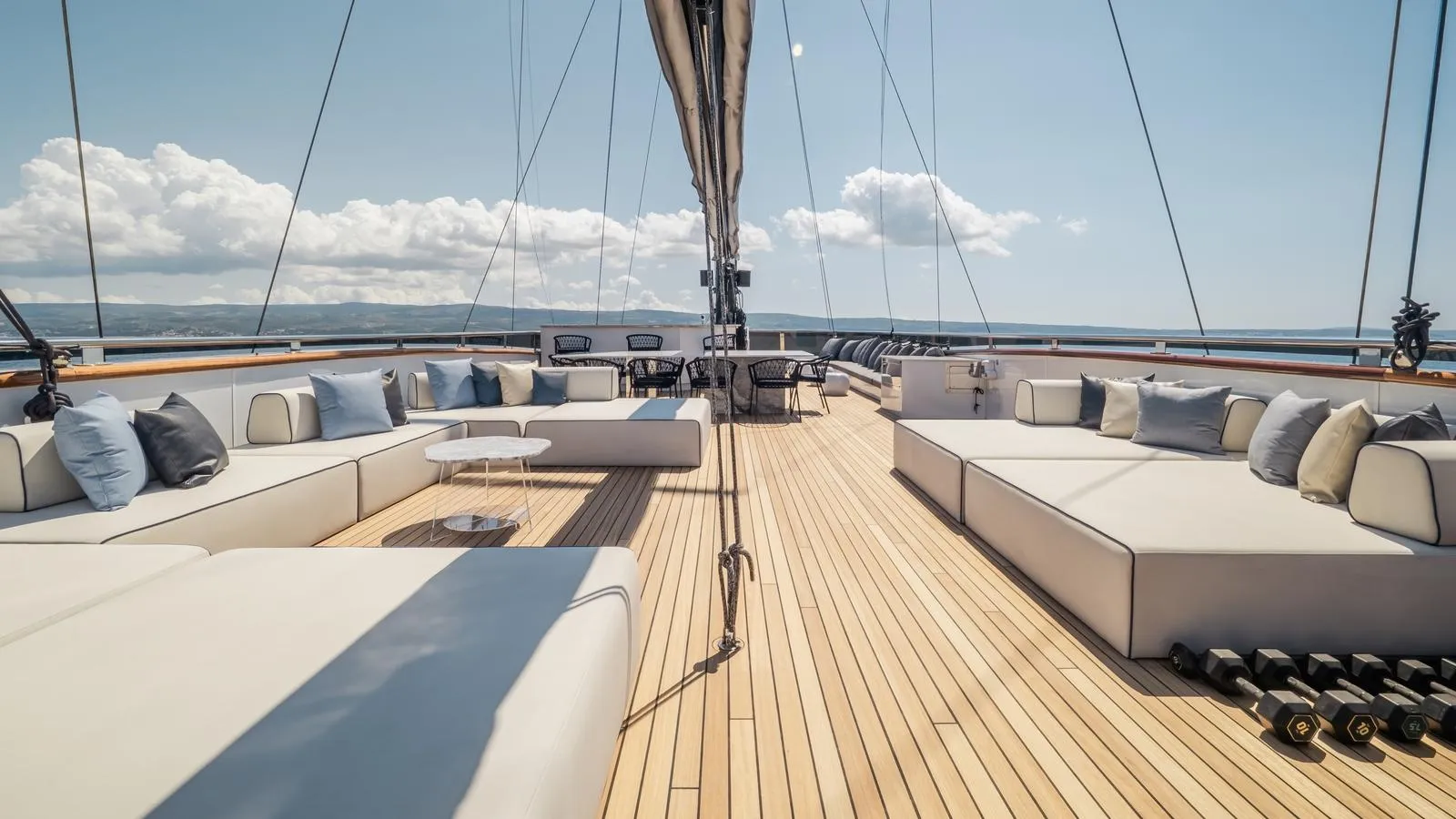 SCORPIOS Tramontana Flybridge