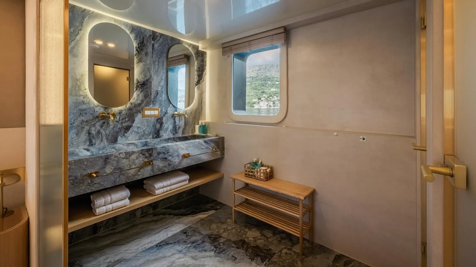 SCORPIOS Tramontana Master Bath