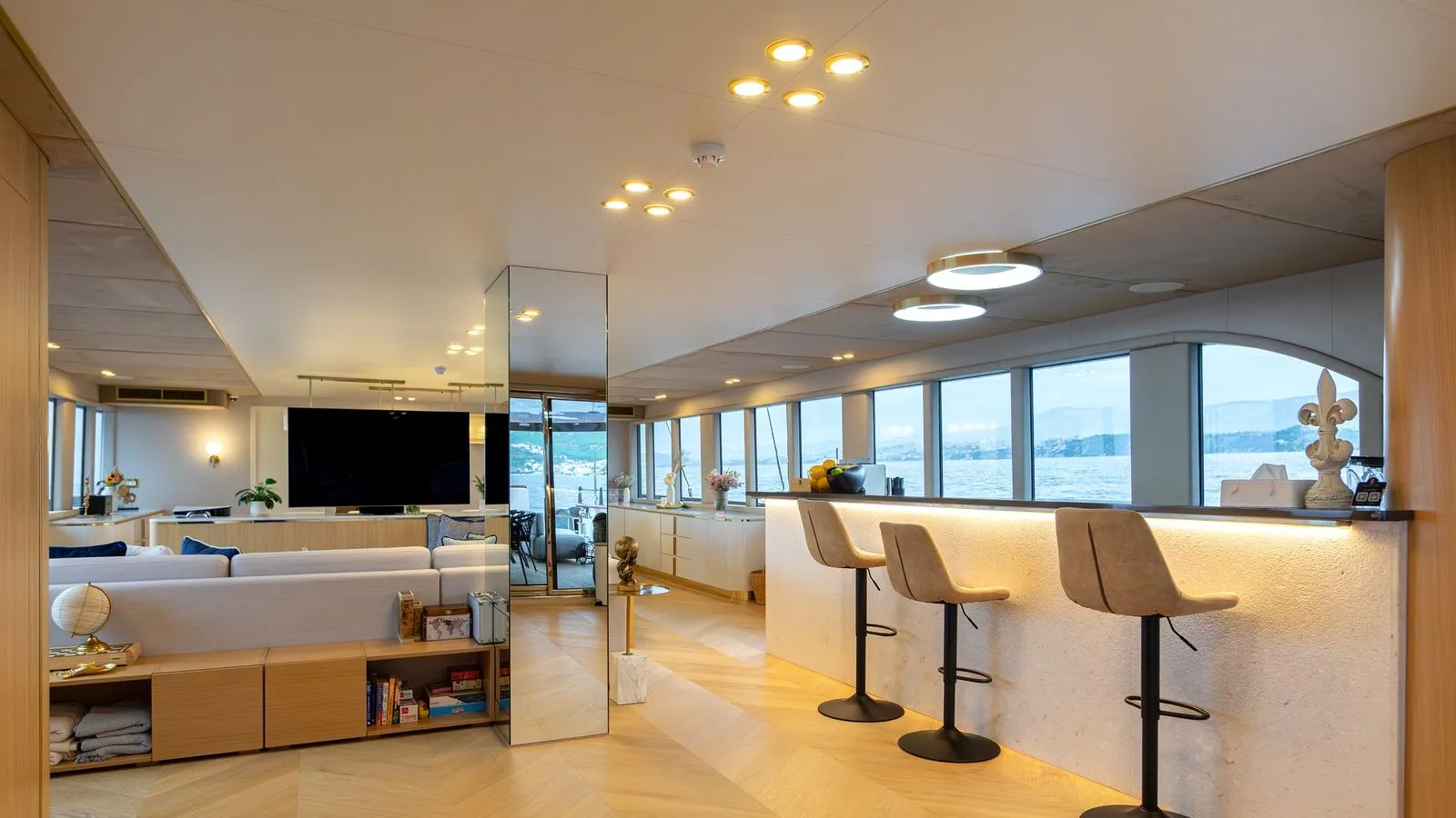 SCORPIOS Tramontana Salon