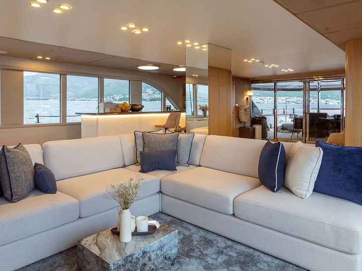 SCORPIOS Tramontana Saloon 1 SCORPIOS Tramontana Saloon 1