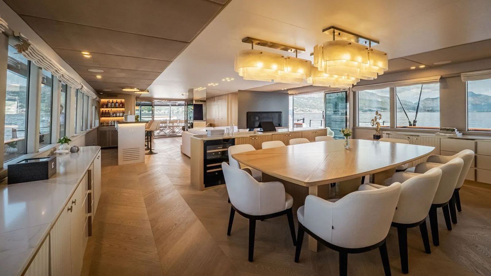 SCORPIOS Tramontana Saloon