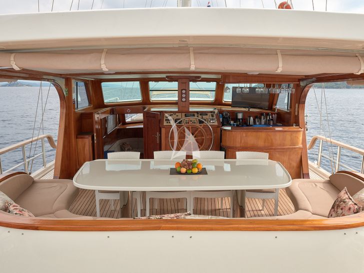 SEA BREEZE Custom Gulet 28m - aft alfresco dining area SEA BREEZE Custom Gulet 28m - aft alfresco dining area