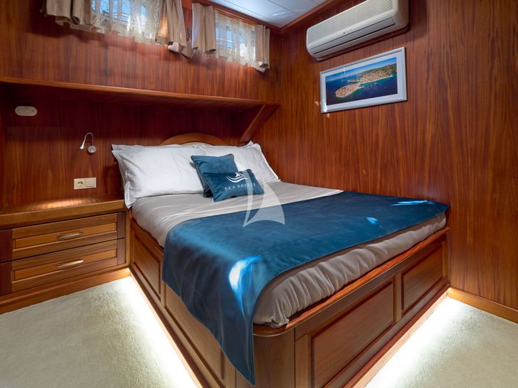 SEA BREEZE Custom Gulet 28m master cabin