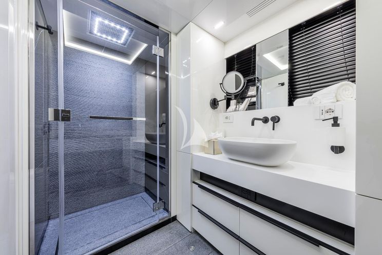 Charter Yacht SEA CORAL II - Arcadia A105 - 5 Cabins - Cannes - Nice - Antibes - St. Tropez - French Riviera - Monaco