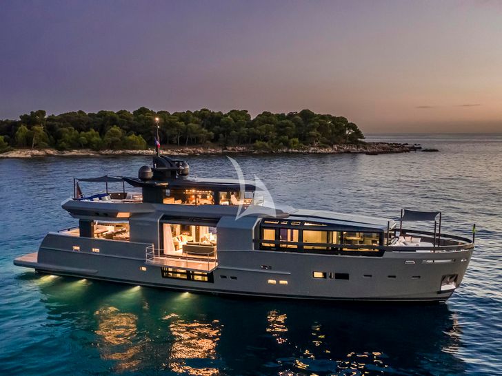 SEA CORAL II Arcadia A105 - anchored at night SEA CORAL II Arcadia A105 - anchored at night