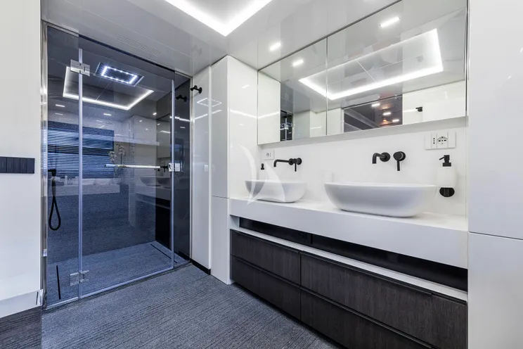 Charter Yacht SEA CORAL II - Arcadia A105 - 5 Cabins - Cannes - Nice - Antibes - St. Tropez - French Riviera - Monaco