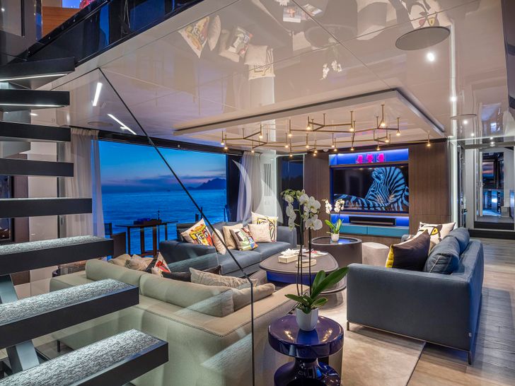 SEA CORAL II Arcadia A105 - staircase and saloon SEA CORAL II Arcadia A105 - staircase and saloon