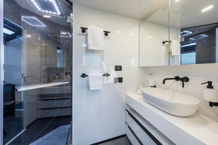 Charter Yacht SEA CORAL II - Arcadia A105 - 5 Cabins - Cannes - Nice - Antibes - St. Tropez - French Riviera - Monaco