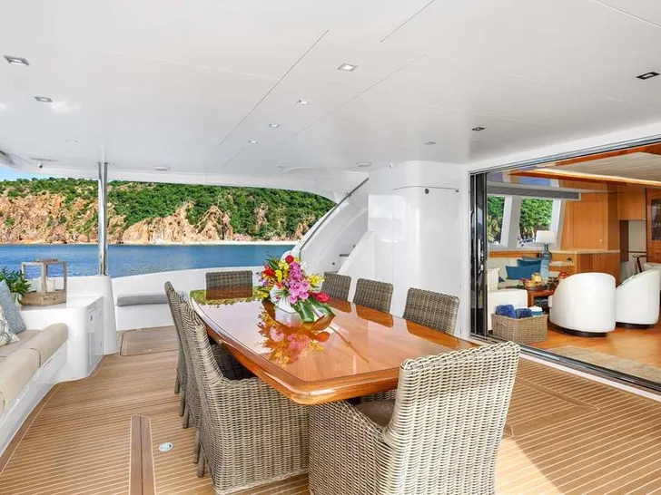 SEAGLASS 74 Horizon 74 - Aft Deck SEAGLASS 74 Horizon 74 - Aft Deck