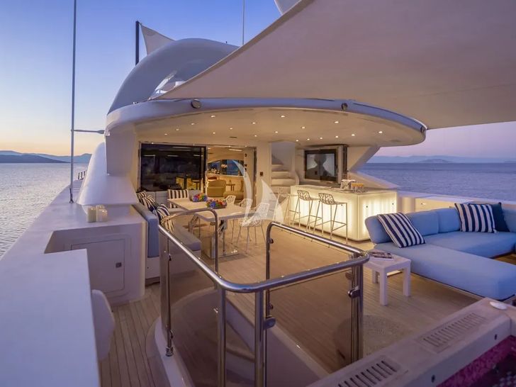 SEA WOLF Mondomarine 42m - sky deck aft SEA WOLF Mondomarine 42m - sky deck aft