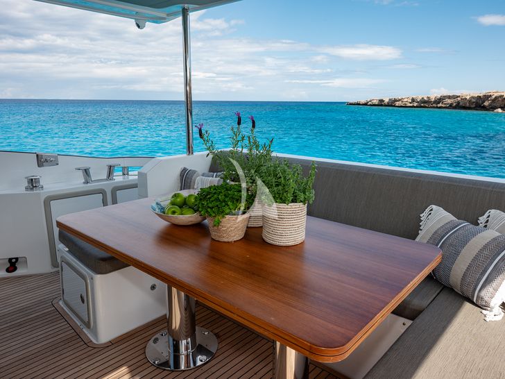 SEA YA Azimut 66 Fly - aft deck alfresco dining area SEA YA Azimut 66 Fly - aft deck alfresco dining area
