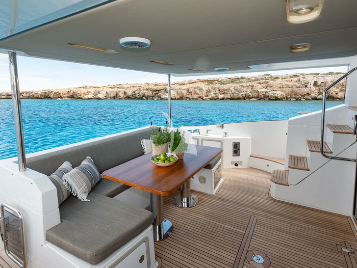 SEA YA Azimut 66 Fly - aft deck SEA YA Azimut 66 Fly - aft deck