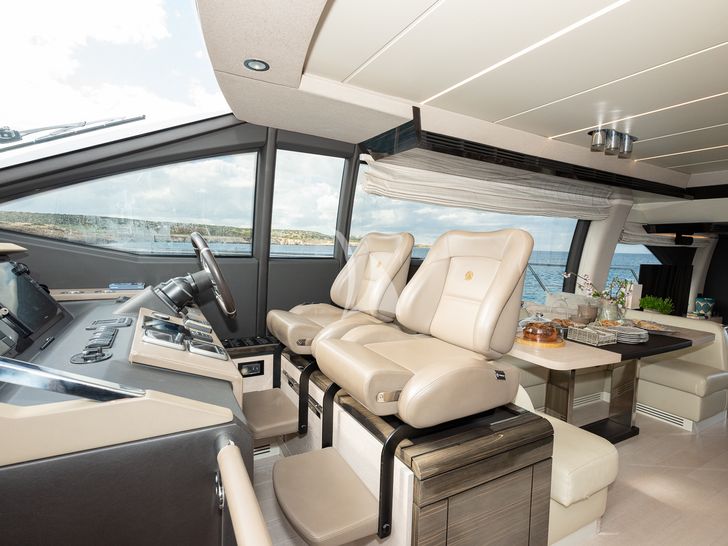 SEA YA Azimut 66 Fly - cockpit SEA YA Azimut 66 Fly - cockpit