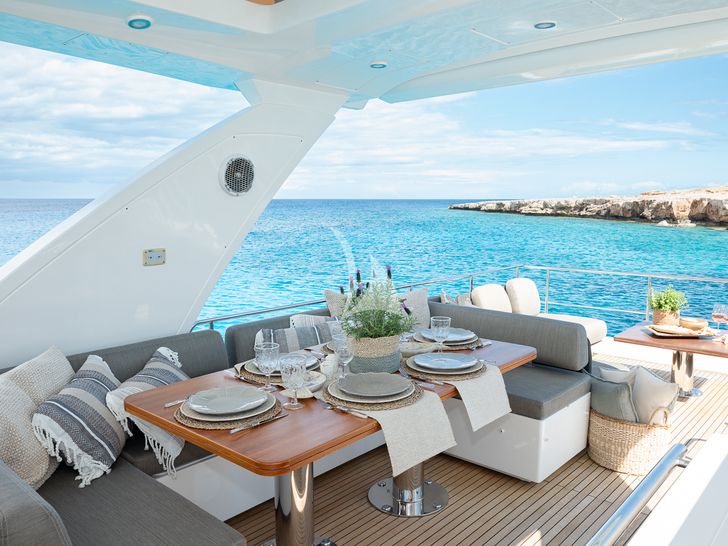 SEA YA Azimut 66 Fly - flybridge alfresco dining area SEA YA Azimut 66 Fly - flybridge alfresco dining area