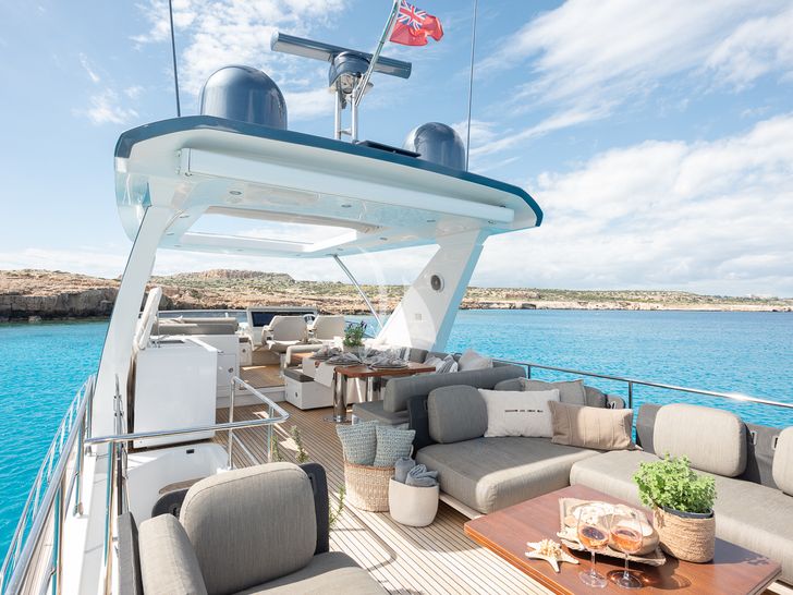 SEA YA Azimut 66 Fly - flybridge lounging and dining area SEA YA Azimut 66 Fly - flybridge lounging and dining area
