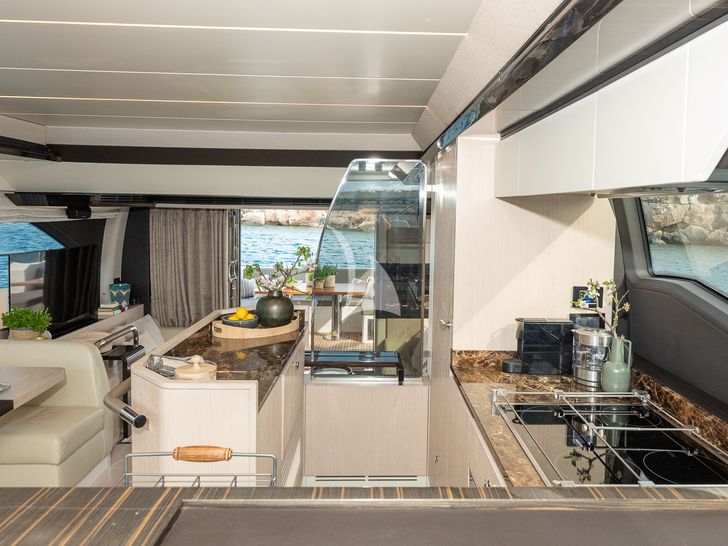 SEA YA Azimut 66 Fly - galley SEA YA Azimut 66 Fly - galley