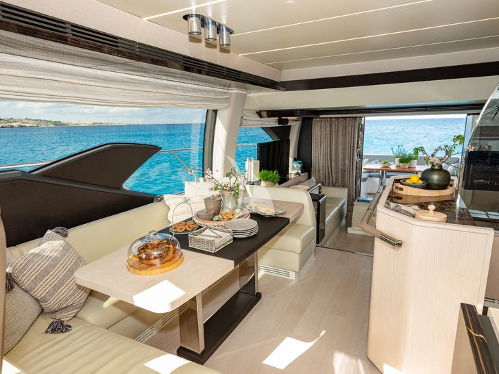 SEA YA Azimut 66 Fly - indoor dining area SEA YA Azimut 66 Fly - indoor dining area