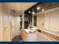 SEA YA Azimut 66 Fly master cabin bathroom