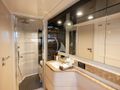 SEA YA Azimut 66 Fly master cabin bathroom