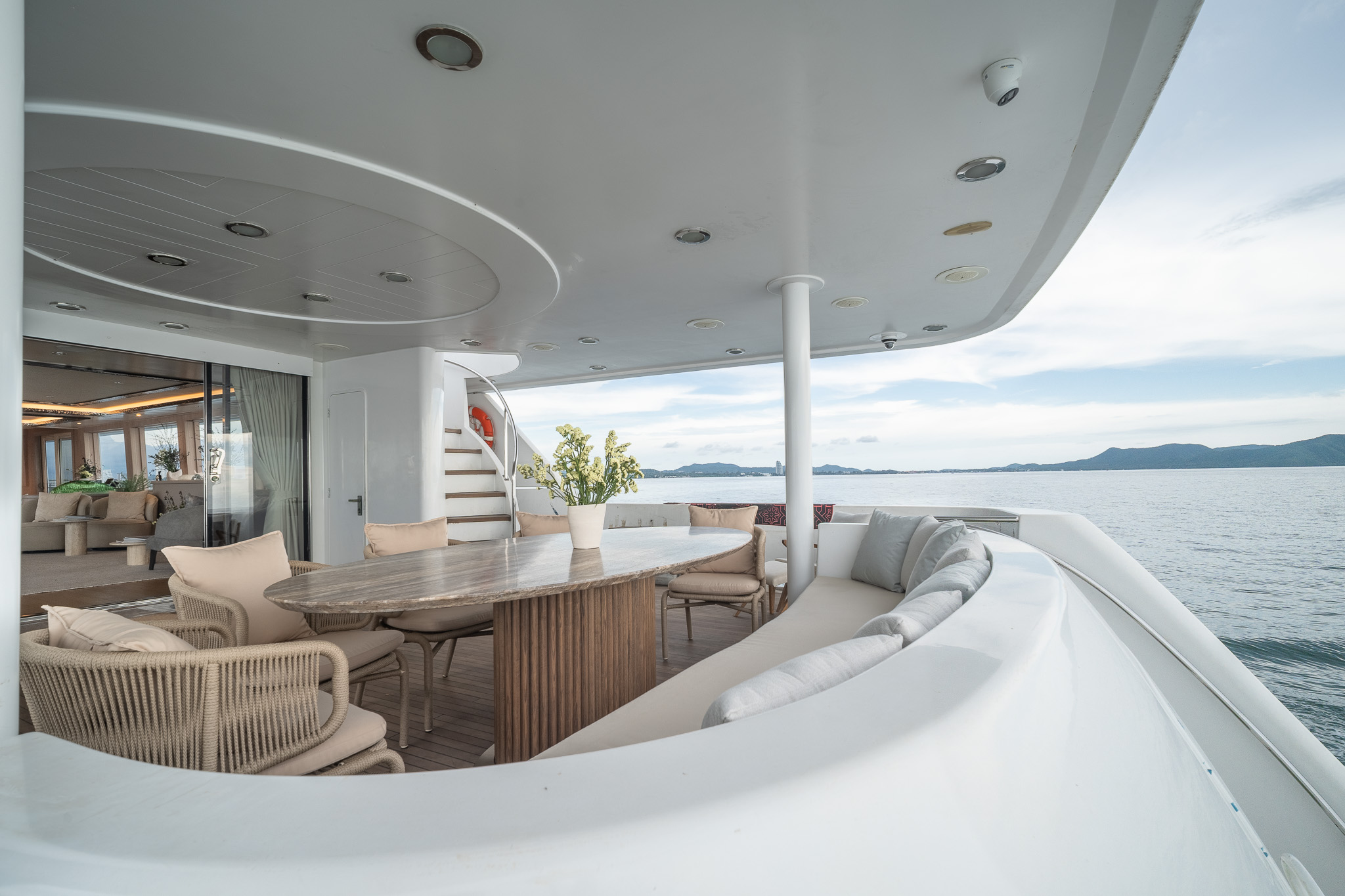 SEA BEAR Westport 130 - aft deck