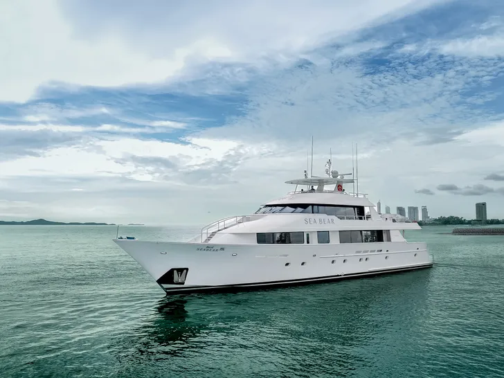 SEA BEAR Westport 130 - anchored SEA BEAR Westport 130 - anchored