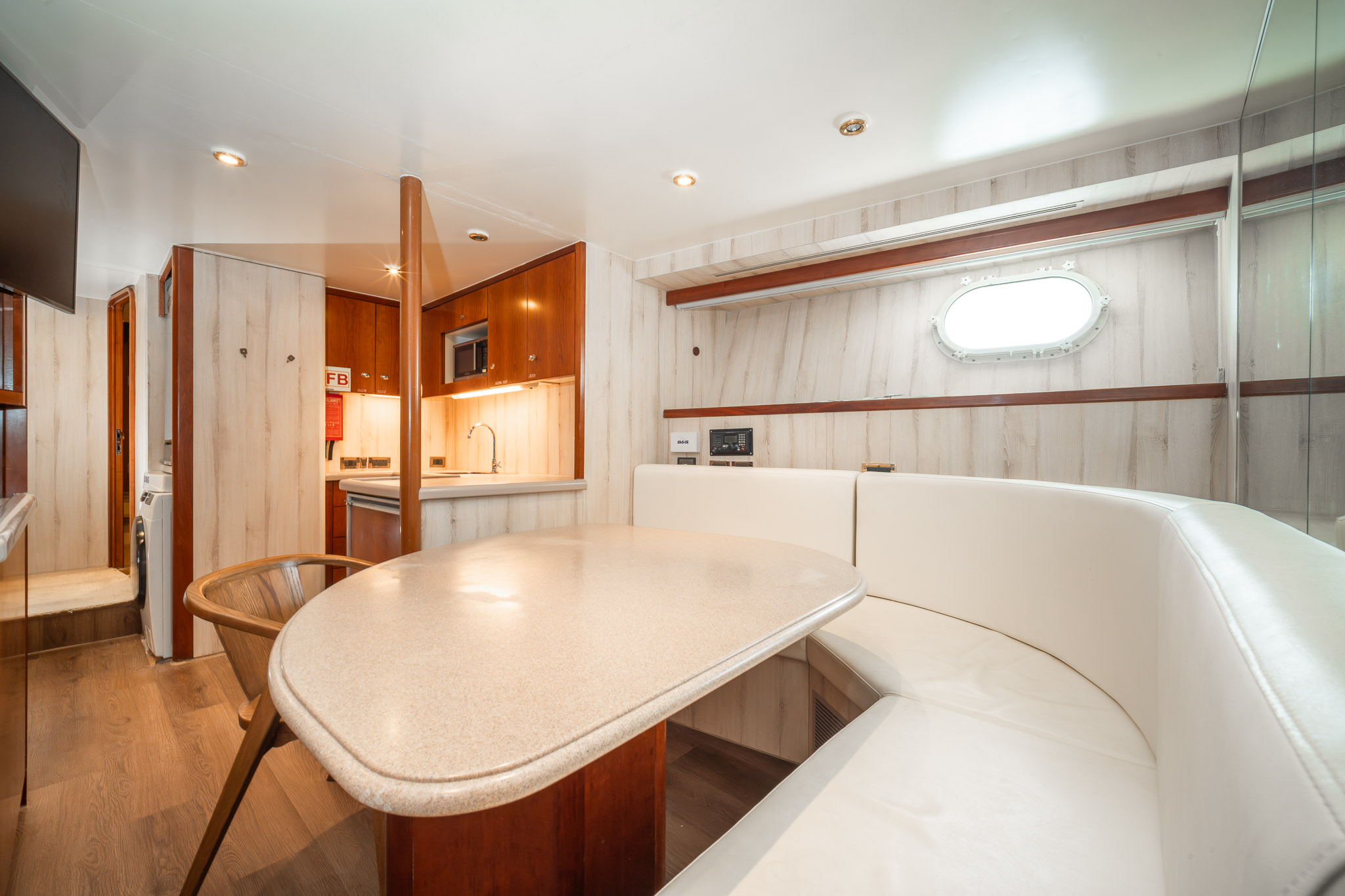 SEA BEAR Westport 130 - crew dining