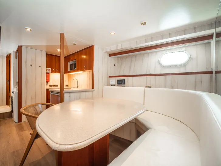 SEA BEAR Westport 130 - crew dining SEA BEAR Westport 130 - crew dining