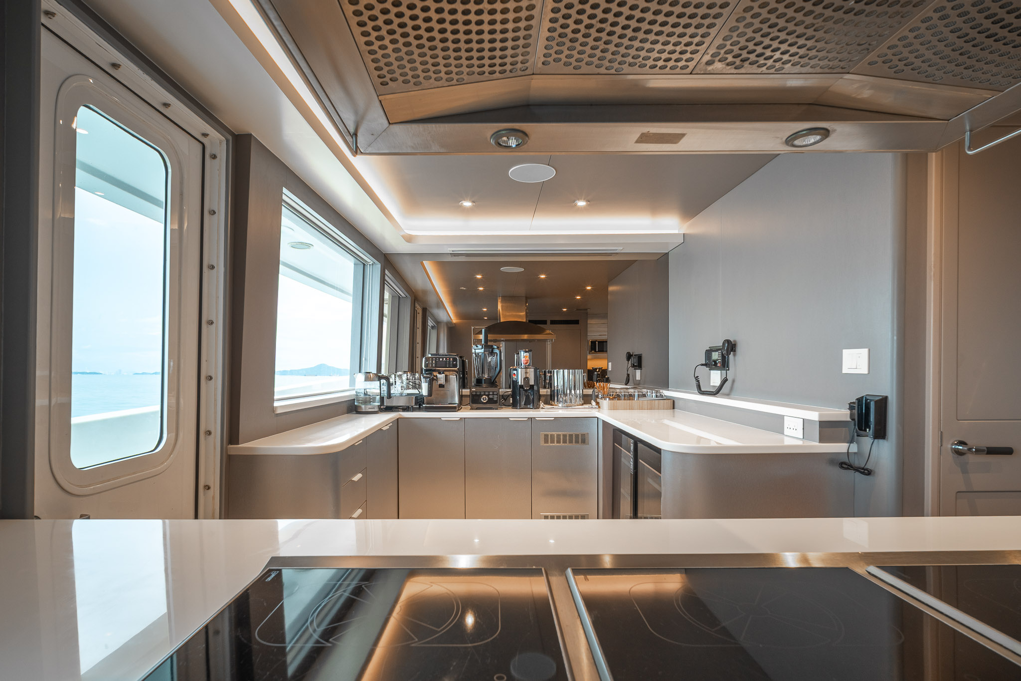 SEA BEAR Westport 130 - galley