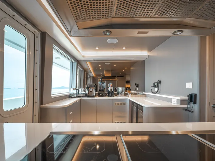 SEA BEAR Westport 130 - galley SEA BEAR Westport 130 - galley