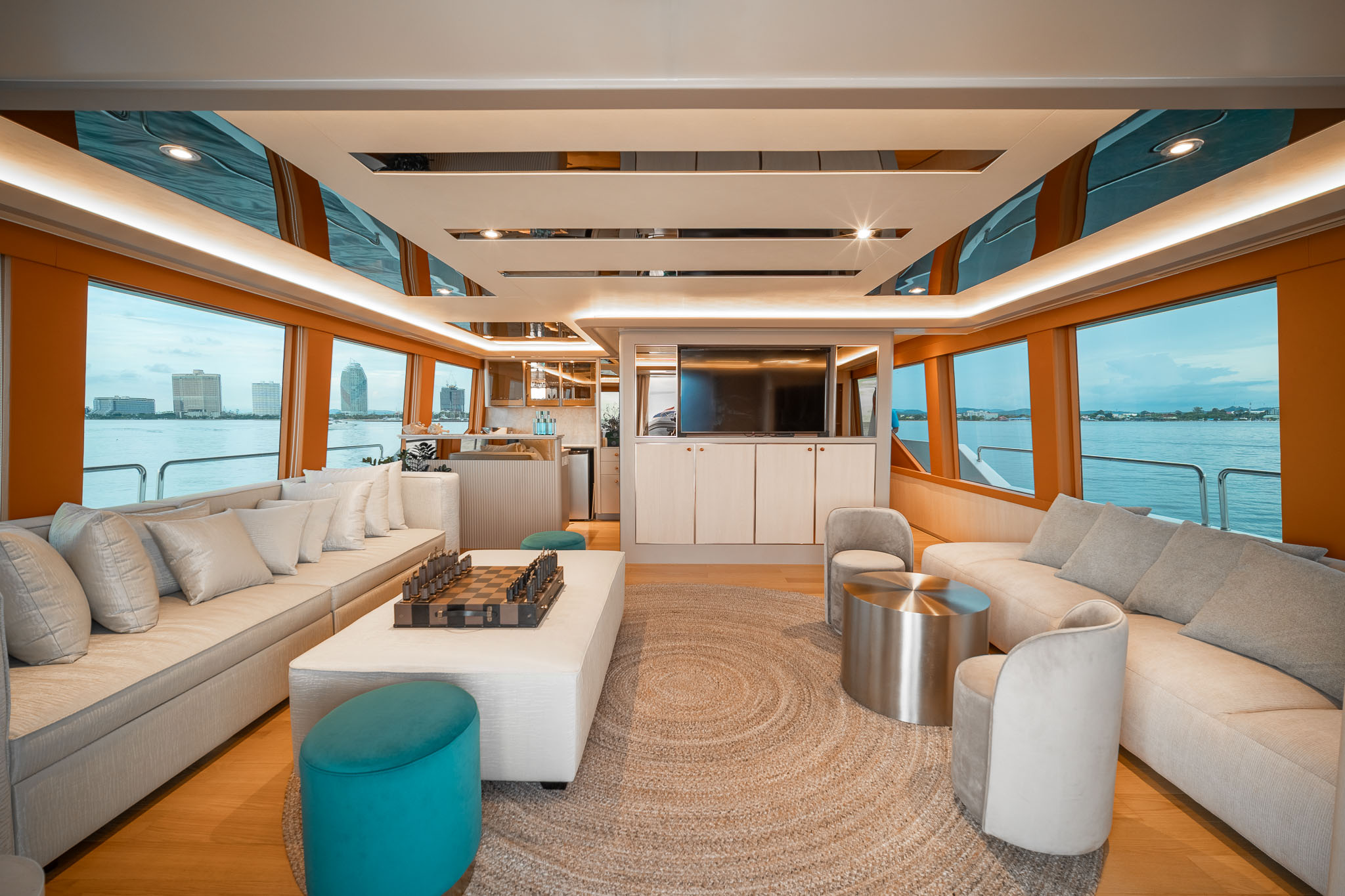 SEA BEAR Westport 130 - main saloon lounge