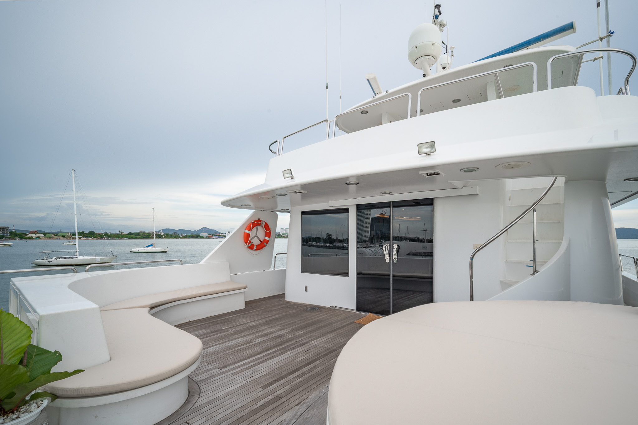 SEA BEAR Westport 130 - sundeck aft