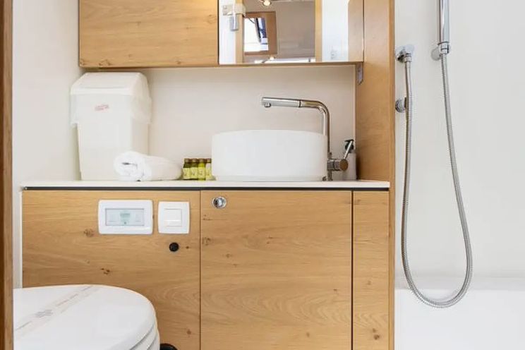 Charter Yacht SEA BEE - Elan impression 43 - 4 Cabins - Split - Dubrovnik - Hvar - Croatia