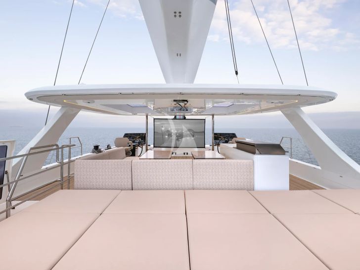 SEA BLISS Sunreef 70 - flybridge with TV and sun beds SEA BLISS Sunreef 70 - flybridge with TV and sun beds