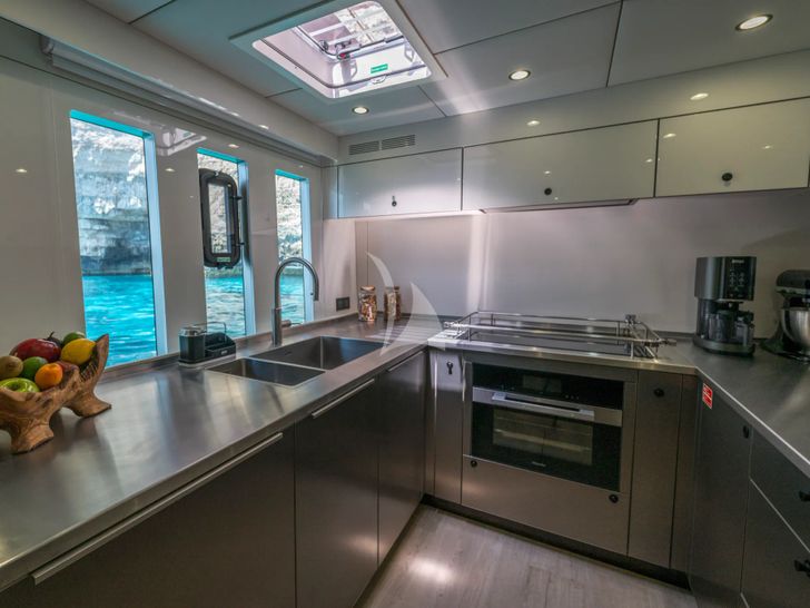 SEA BLISS Sunreef 70 - galley SEA BLISS Sunreef 70 - galley